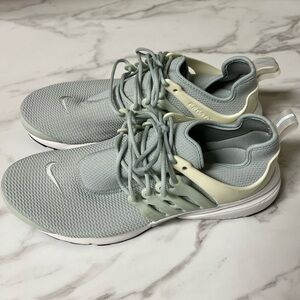 New! Women’s Nike Air Sneakers